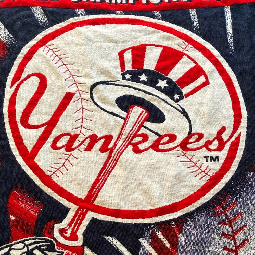 New York Yankees World Champions 2000 Red & Navy Throw Blanket - Picture 3 of 4